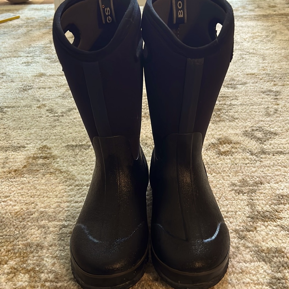 BOGS rain boots boy/girl size 5